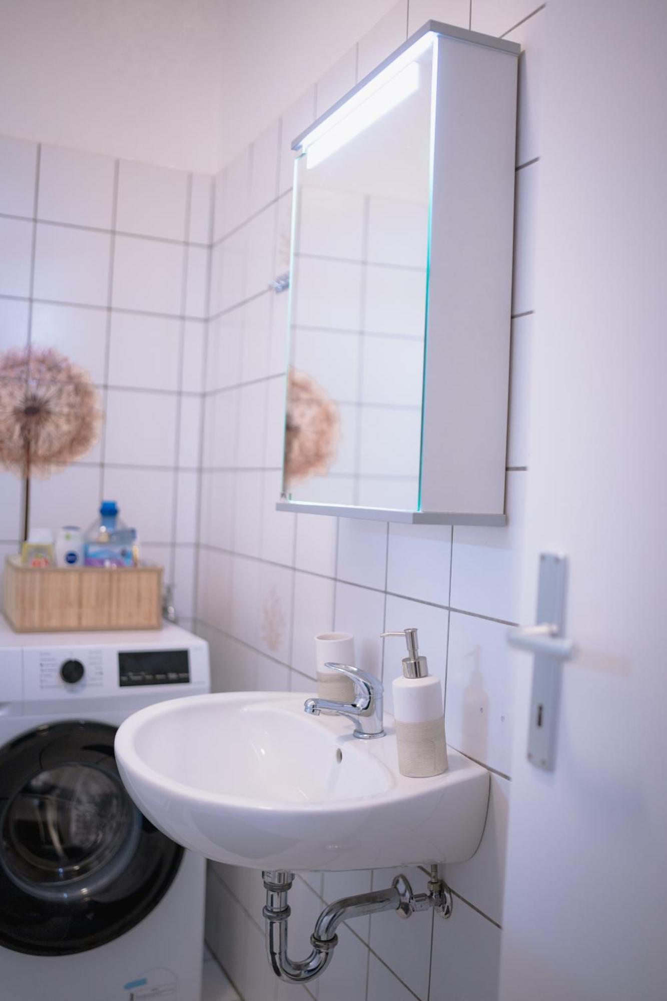 Schoenes Apartment In Der Altstadt , Kostenlose Parkplaetze In Der Naehe Emden Bagian luar foto