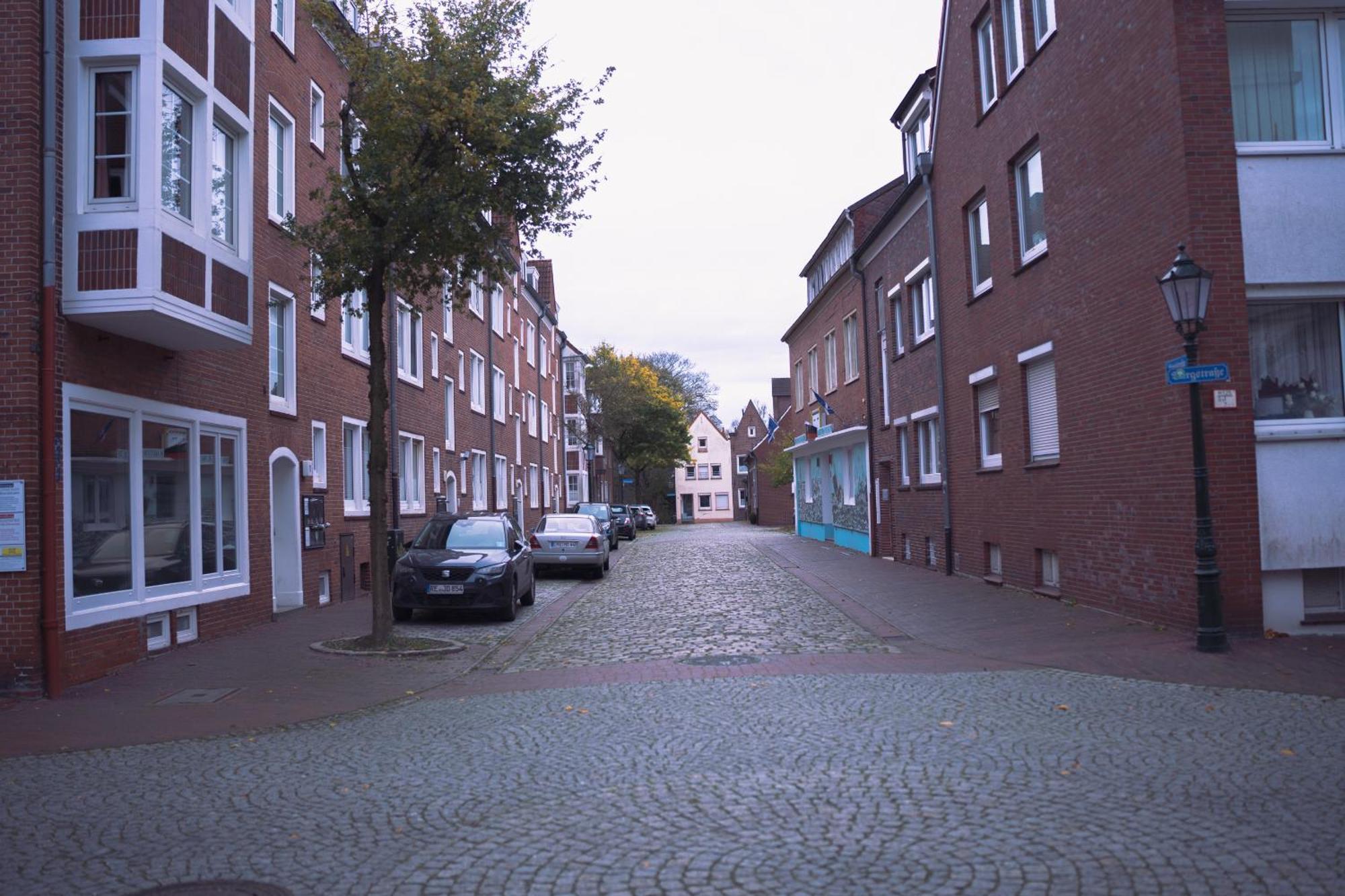 Schoenes Apartment In Der Altstadt , Kostenlose Parkplaetze In Der Naehe Emden Bagian luar foto